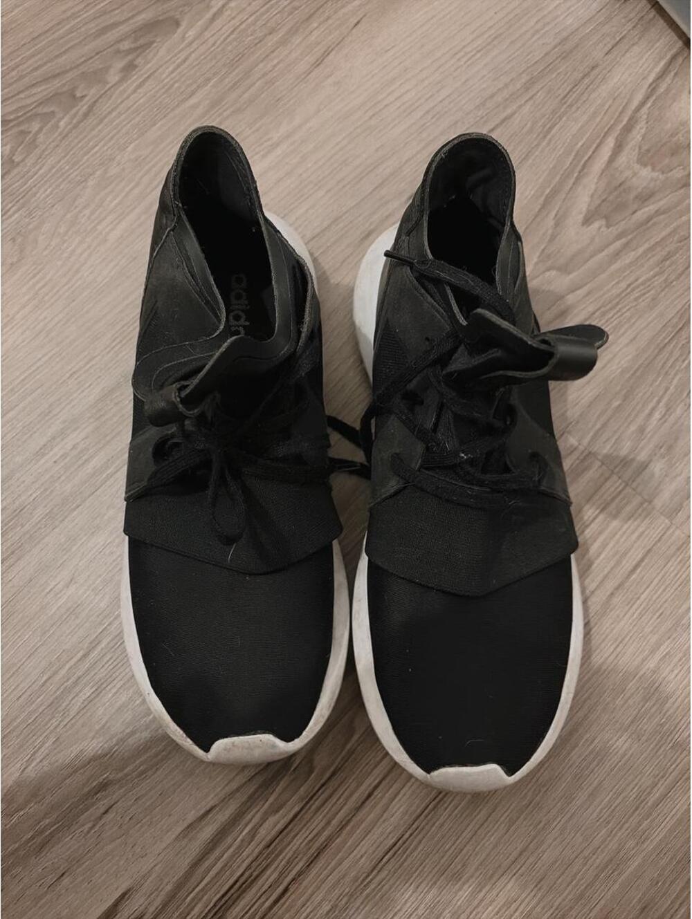 Nike tubular gym shoe